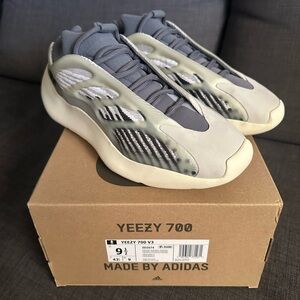 Yeezy 700 V3 Fade Salt